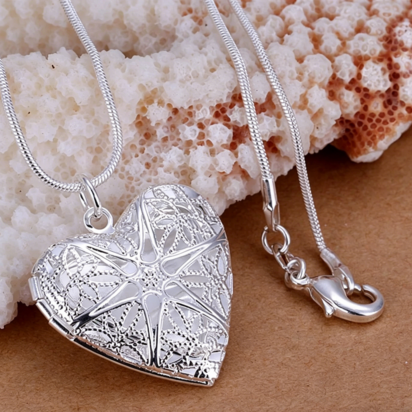 ElaraBond Souvenir Heart Photo Locket Necklace