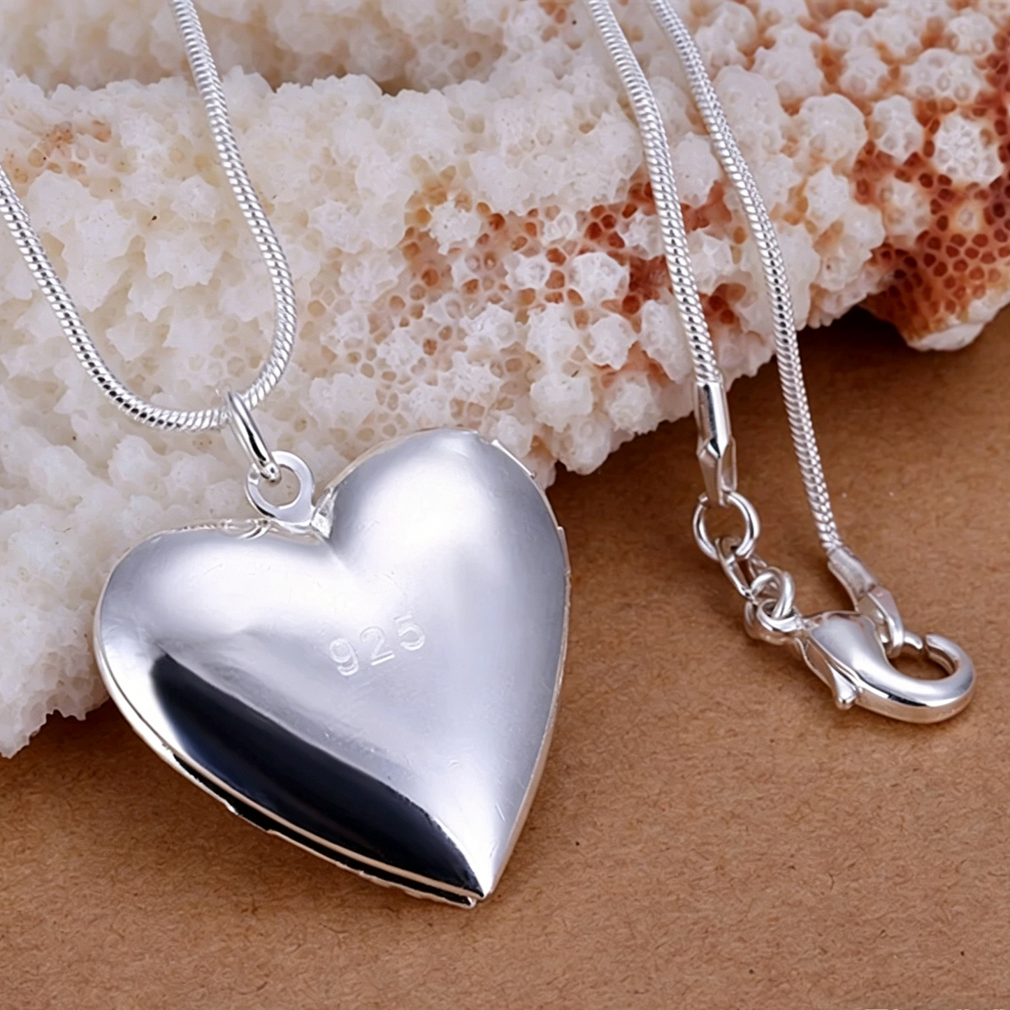 ElaraBond Souvenir Heart Photo Locket Necklace